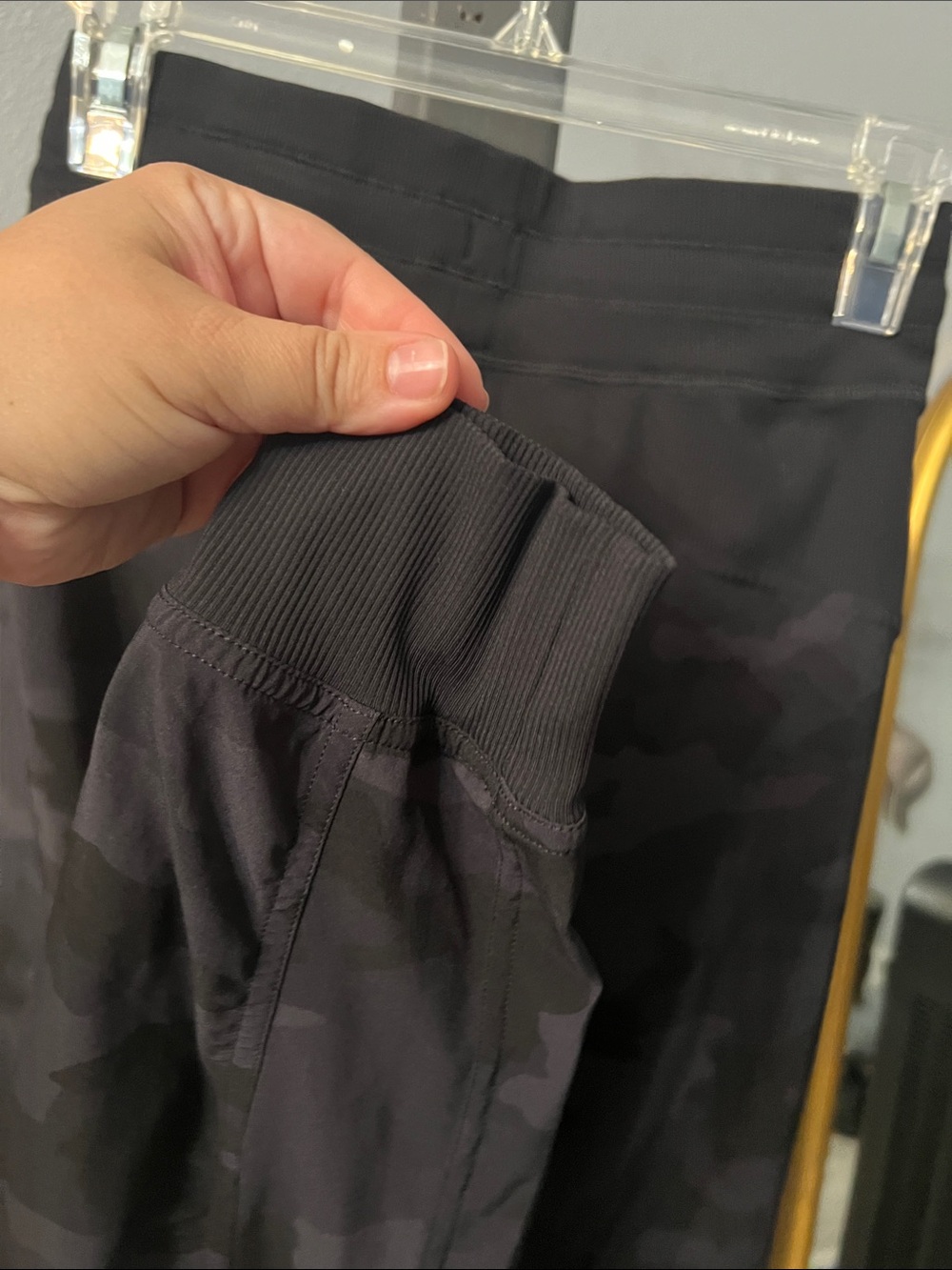 Lululemon women’s dance studio Black Camo Jogger - Picture 7 of 7